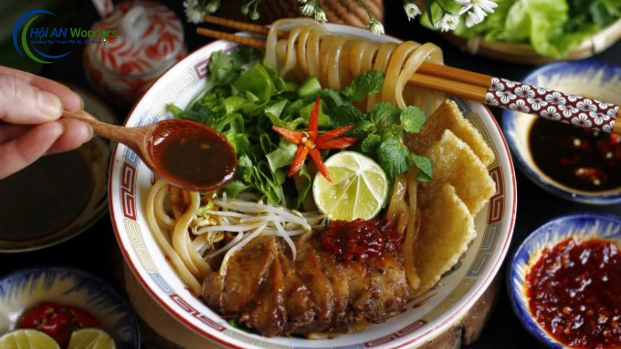 Cao lầu – Món mì đặc trưng của Hội An