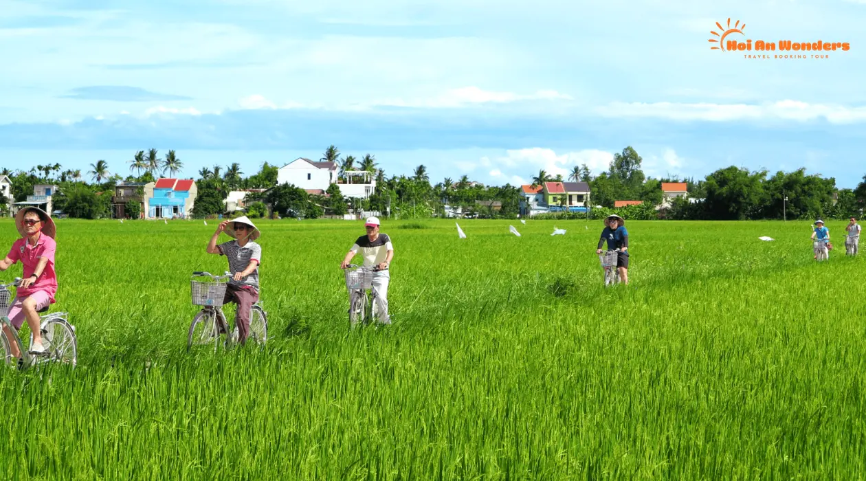 Đạp xe khám phá làng Cẩm Thanh